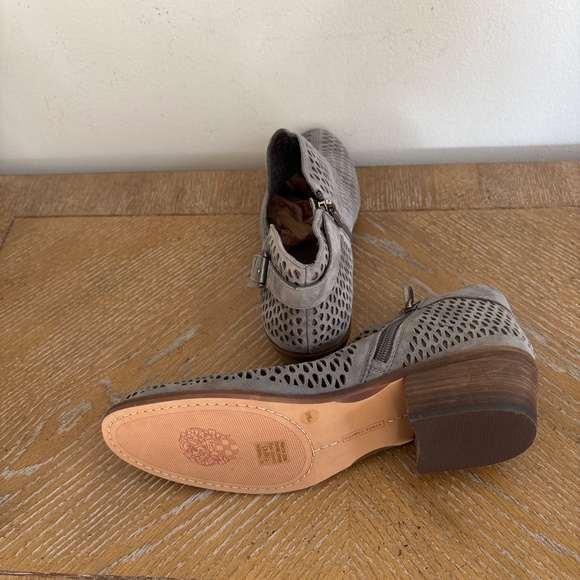 NWOB Grey Vince Camuto Cammo Phandra Cut Out Bootie Suze 11 - Picture 6 of 6